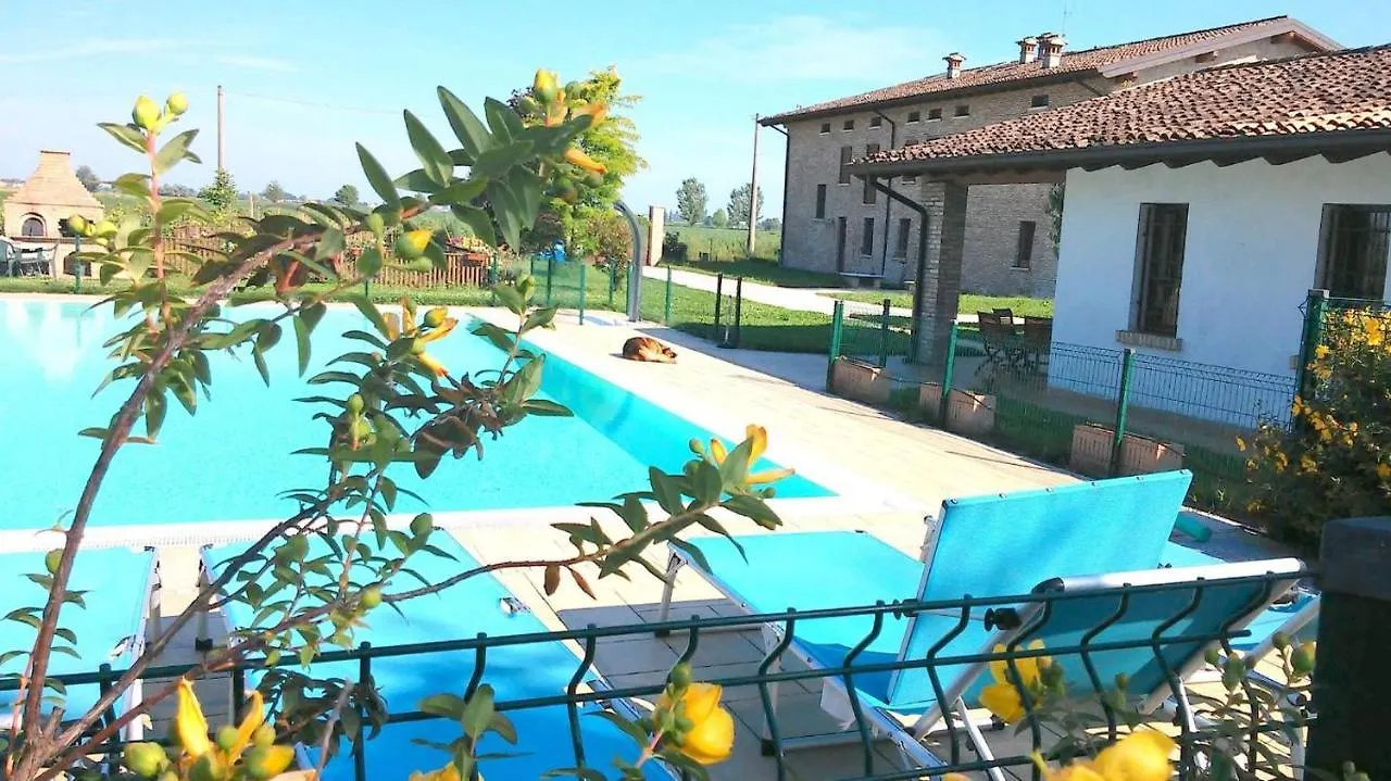 Casa di campagna La Garzaga Turismo Rurale Ceresara Italia